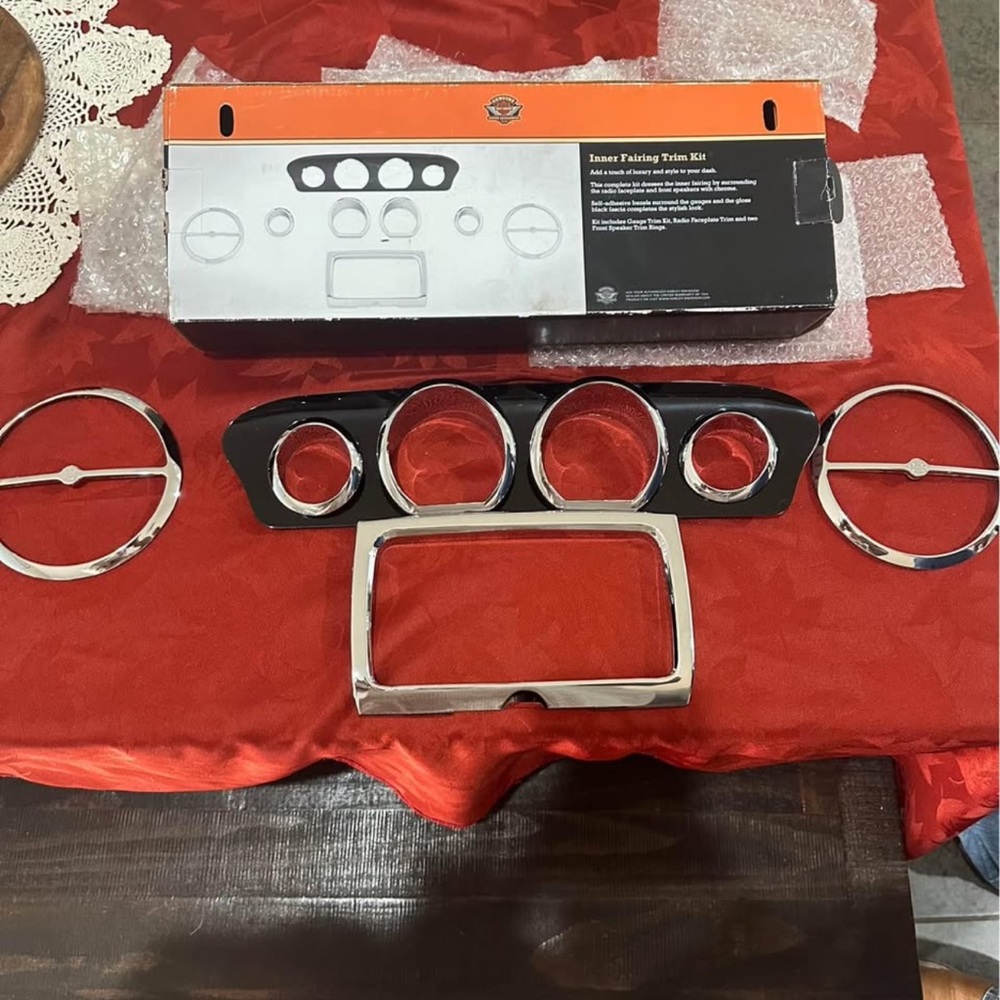 Harley-Davidson Black and Silver Gauge Trim Kit new in box touring bike